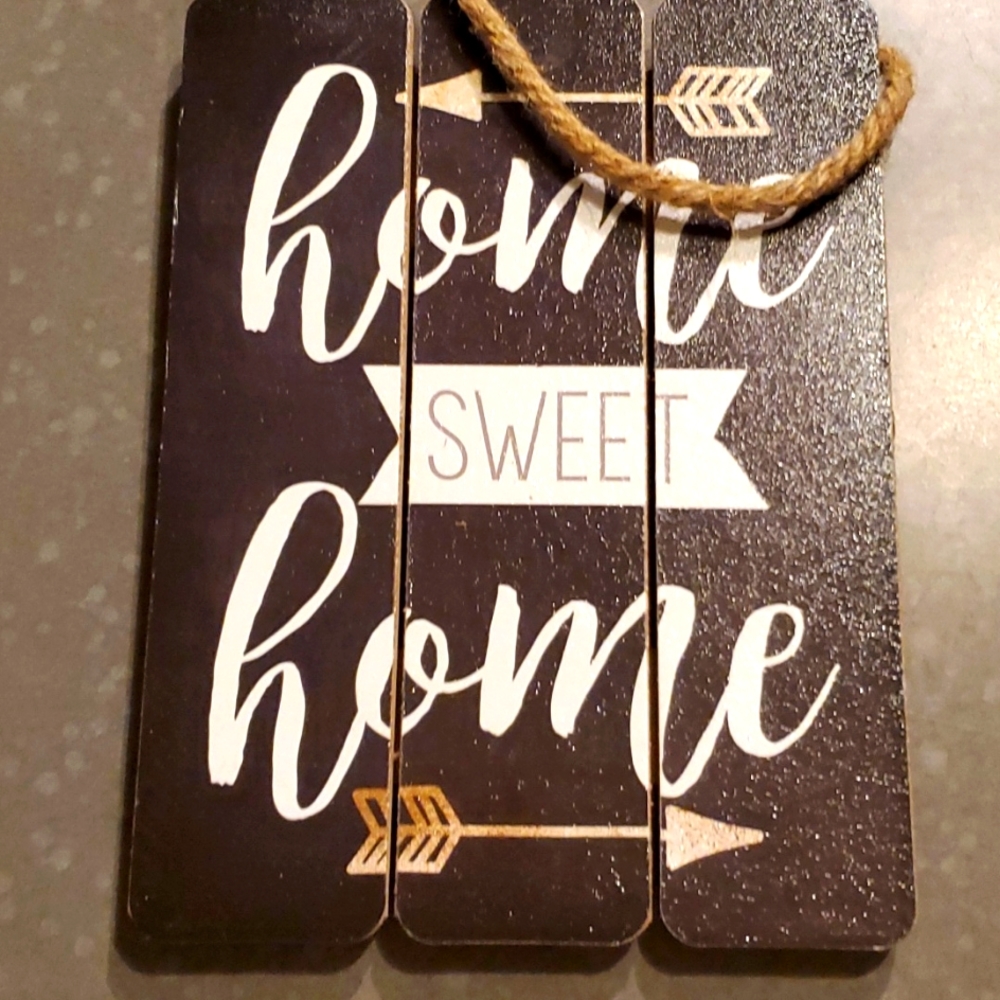 2 pics signs decor